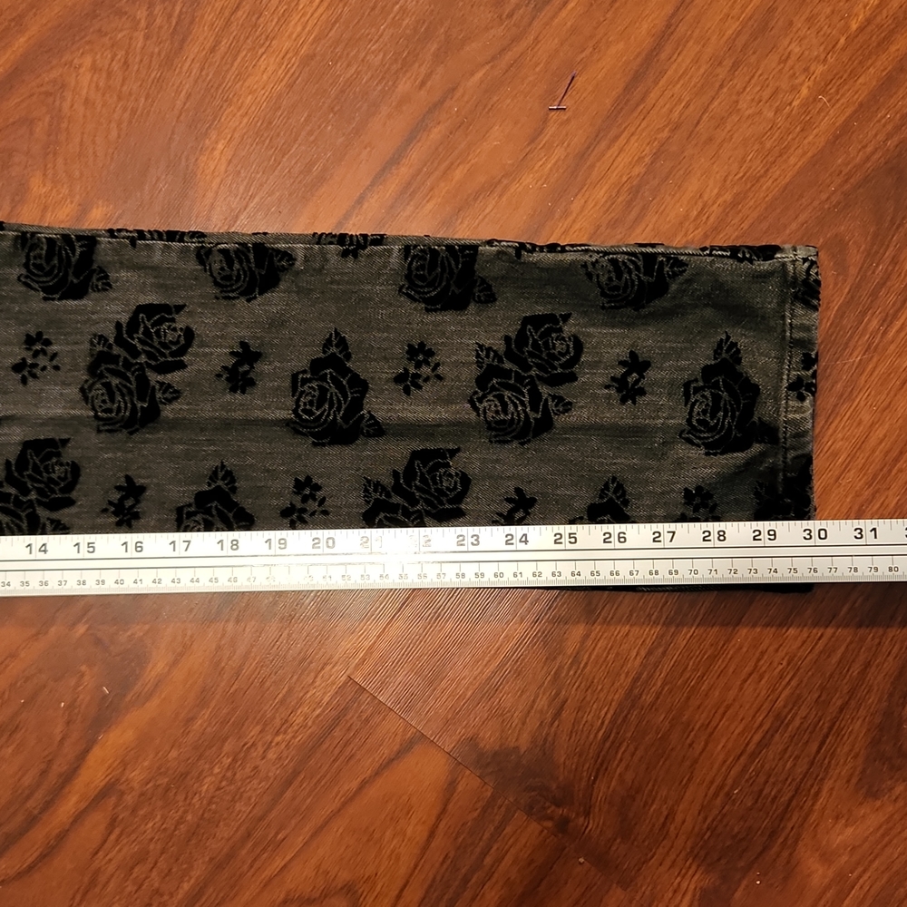Chico’s jeans size 1.5  velvet rose black print - Picture 9 of 11